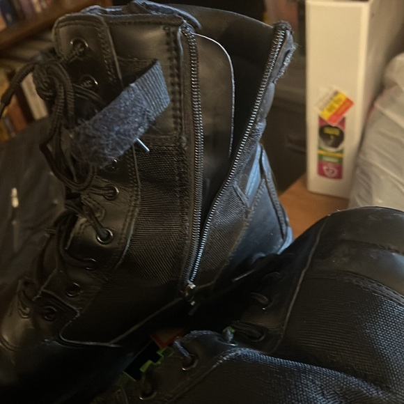 Black duty boots - Picture 2 of 5